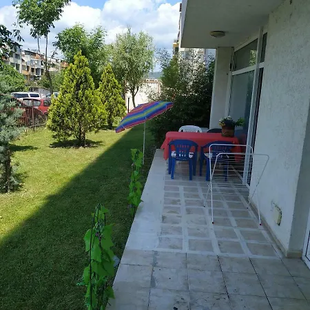 דירה апартамент в видом на бассейн 